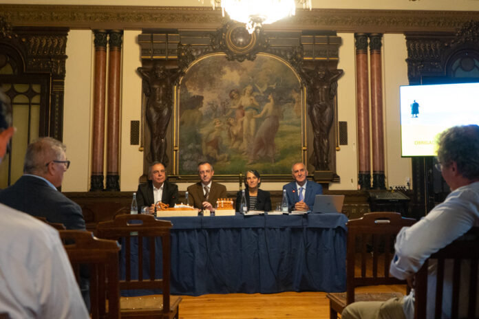 (esq-dir) presidente da Câmara de Sines, Nuno Mascarenhas, José Manuel dos Santos, presidente da Entidade Regional de Turismo do Alentejo e Ribatejo, Ana Marques, directora executiva da Portugal Film Commission, Carlos Sargedas, director do Finisterra